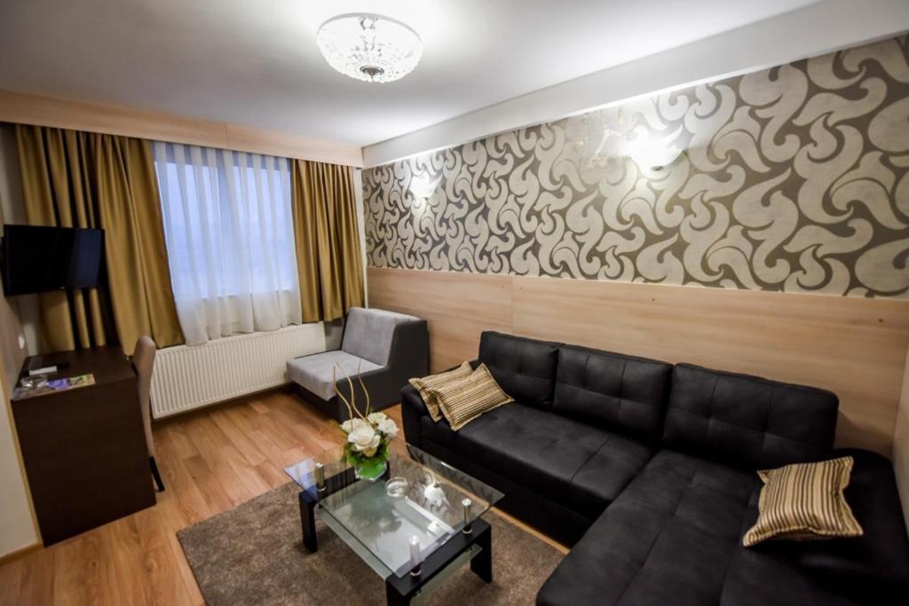 Hotel Pozega Exterior photo